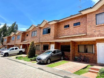 CASA EN URBANIZACION,CUENCA.RIO AMARILLO