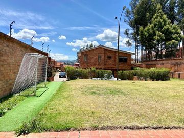 CASA EN URBANIZACION,CUENCA.RIO AMARILLO