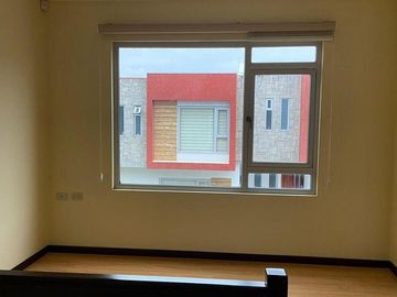 HERMOSA CASA ENVENTA EN URBANIZACION, SECTOR RICAURTE