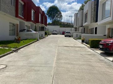 HERMOSA CASA ENVENTA EN URBANIZACION, SECTOR RICAURTE