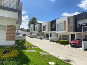 HERMOSA CASA ENVENTA EN URBANIZACION, SECTOR RICAURTE