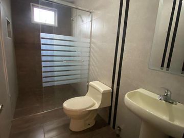 HERMOSA CASA ENVENTA EN URBANIZACION, SECTOR RICAURTE