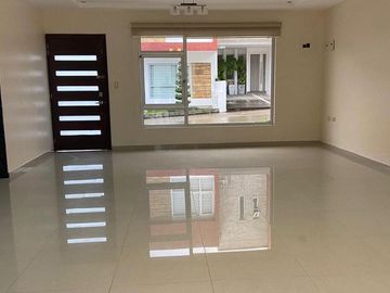 HERMOSA CASA ENVENTA EN URBANIZACION, SECTOR RICAURTE