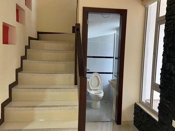 HERMOSA CASA ENVENTA EN URBANIZACION, SECTOR RICAURTE