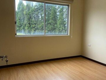 HERMOSA CASA ENVENTA EN URBANIZACION, SECTOR RICAURTE