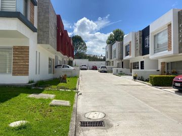 HERMOSA CASA ENVENTA EN URBANIZACION, SECTOR RICAURTE