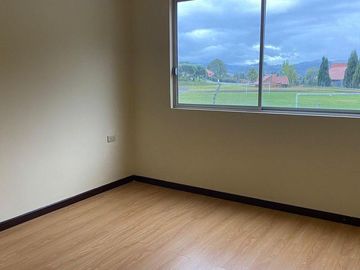 HERMOSA CASA ENVENTA EN URBANIZACION, SECTOR RICAURTE