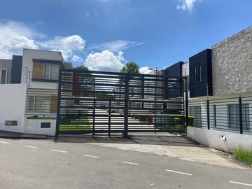 HERMOSA CASA ENVENTA EN URBANIZACION, SECTOR RICAURTE