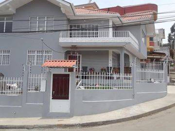 HERMOSA CASA EN VENTA, SECTOR LA PLAYA