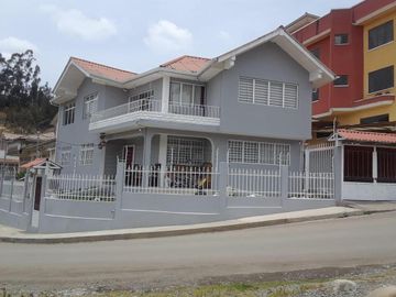HERMOSA CASA EN VENTA, SECTOR LA PLAYA