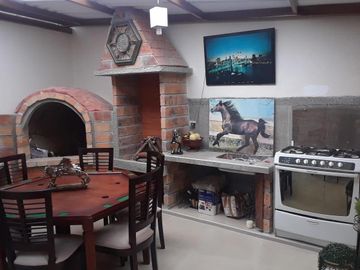HERMOSA CASA EN VENTA, SECTOR LA PLAYA