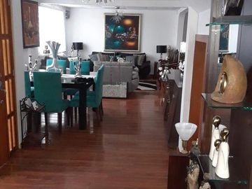 HERMOSA CASA EN VENTA, SECTOR LA PLAYA