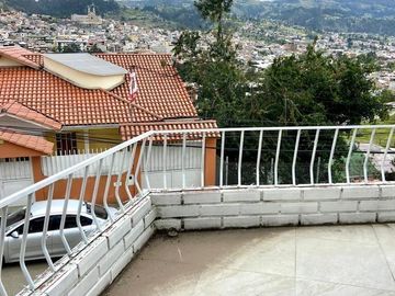 HERMOSA CASA EN VENTA, SECTOR LA PLAYA