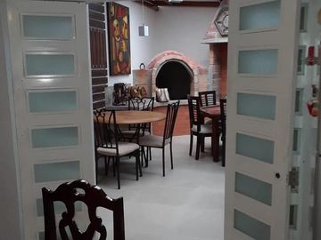 HERMOSA CASA EN VENTA, SECTOR LA PLAYA