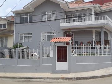 HERMOSA CASA EN VENTA, SECTOR LA PLAYA