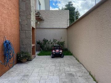 HERMOSA CASA EN VENTA, SECTOR MISICATA