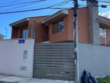 HERMOSA CASA EN VENTA, SECTOR MISICATA