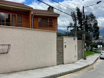 HERMOSA CASA EN VENTA, SECTOR MISICATA
