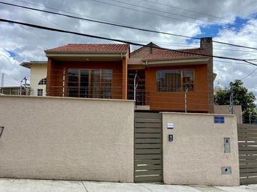 HERMOSA CASA EN VENTA, SECTOR MISICATA