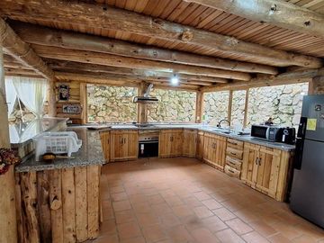 HERMOSA FINCA EN VENTA, SECTOR SANTA ANA