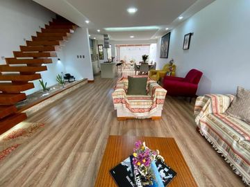HERMOSA CASA EN VENTA, SECTOR MISICATA