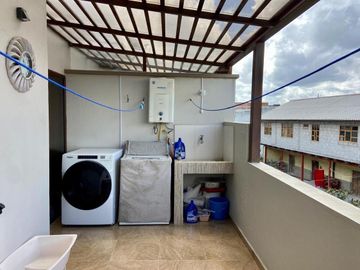 HERMOSA CASA EN VENTA, SECTOR MISICATA