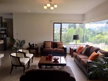 HERMOSA CASA EN VENTA, SECTOR CHALLUBAMBA