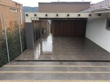 HERMOSA CASA EN VENTA, SECTOR CHALLUBAMBA