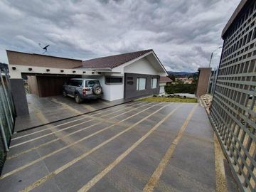 HERMOSA CASA EN VENTA, SECTOR CHALLUBAMBA