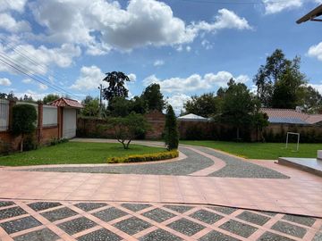 HERMOSA CASA EN VENTA, SECTOR RIO AMARILLO