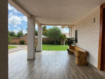 HERMOSA CASA EN VENTA, SECTOR RIO AMARILLO