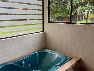 HERMOSA CASA EN VENTA, SECTOR RIO AMARILLO