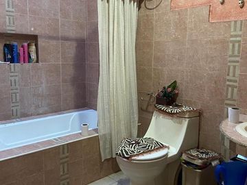 HERMOSA CASA EN VENTA , AV. DE LAS AMERICAS