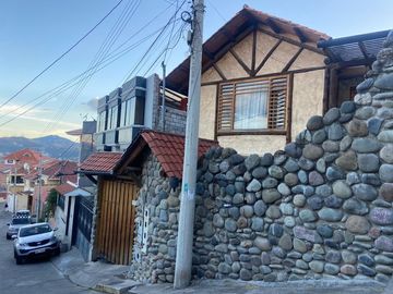 HERMOSA CASA EN VENTA , AV. DE LAS AMERICAS