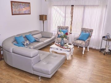 CASA AV. 12 DE OCTUBRE E ISABEL LA CATOLICA