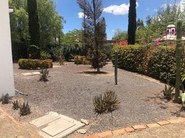 TEQUISQUIAPAN, HERMOSA CASA EN VENTA