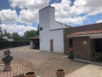 TEQUISQUIAPAN, HERMOSA CASA EN VENTA