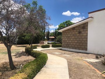 TEQUISQUIAPAN, HERMOSA CASA EN VENTA