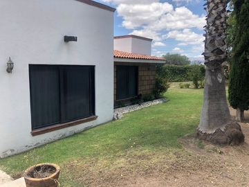 TEQUISQUIAPAN, HERMOSA CASA EN VENTA