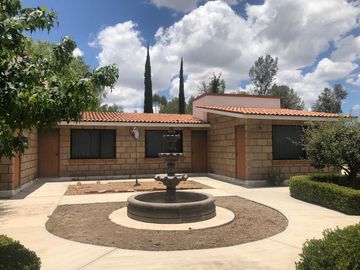 TEQUISQUIAPAN, HERMOSA CASA EN VENTA
