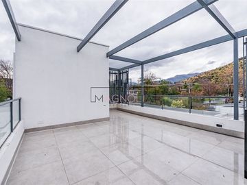 Casa en Venta en Entre Av. Las Condes y Paul Harris