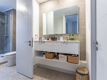 Casa en Venta en Entre Av. Las Condes y Paul Harris