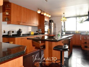 Departamento en Venta en G. ECHEÑIQUE / EL GOLF / METRO ALCANTARA / 2 ESTACIONAMIENTOS