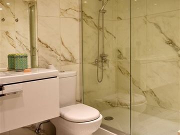 Departamento en Venta en G. ECHEÑIQUE / EL GOLF / METRO ALCANTARA / 2 ESTACIONAMIENTOS