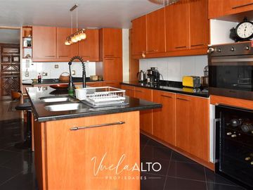Departamento en Venta en G. ECHEÑIQUE / EL GOLF / METRO ALCANTARA / 2 ESTACIONAMIENTOS