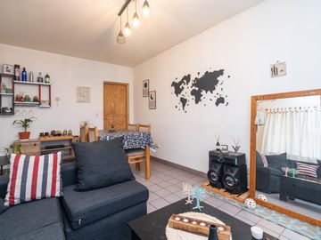 Venta Casa cuatro ambientes Cañuelas. Lote propio con Pileta y  Cochera
