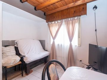 Venta Casa cuatro ambientes Cañuelas. Lote propio con Pileta y  Cochera