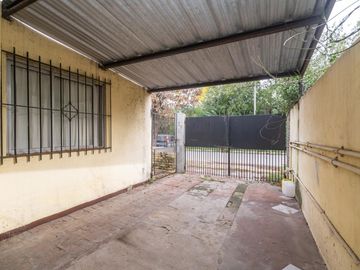 Venta Casa cuatro ambientes Cañuelas. Lote propio con Pileta y  Cochera