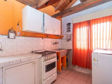 Venta Casa cuatro ambientes Cañuelas. Lote propio con Pileta y  Cochera