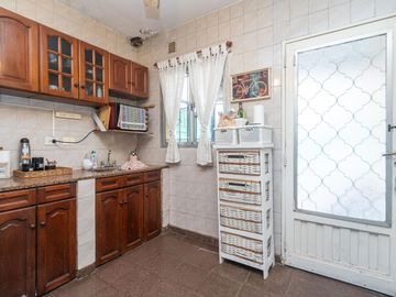 Venta Casa cuatro ambientes Cañuelas. Lote propio con Pileta y  Cochera